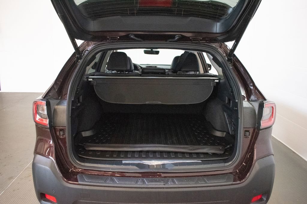 Used 2025 Subaru Outback Limited AWD/4WD image 24