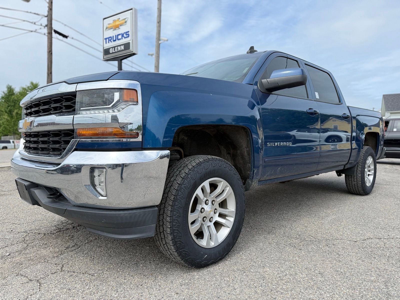 Used 2018 Chevrolet Silverado 1500 LT w/ All Star Edition AWD/4WD image 2