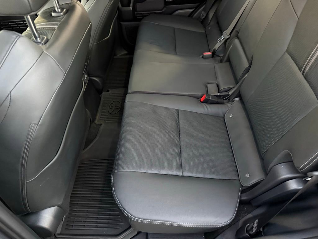 Used 2025 Toyota 4Runner Limited image 12