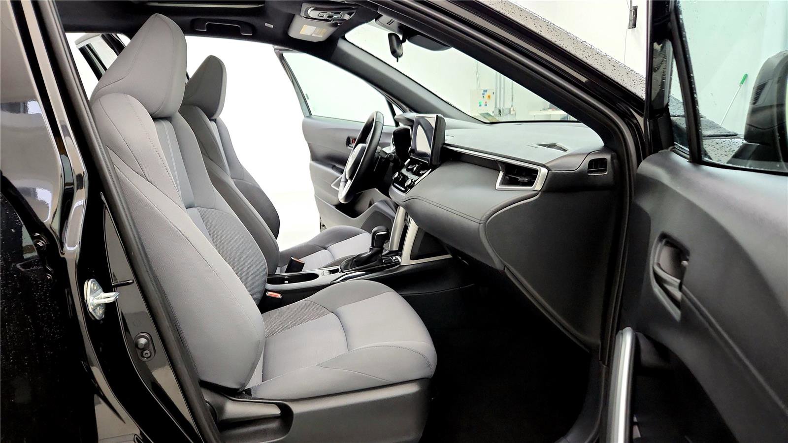 Certified 2024 Toyota Corolla Cross SE w/ Moonroof Package image 17