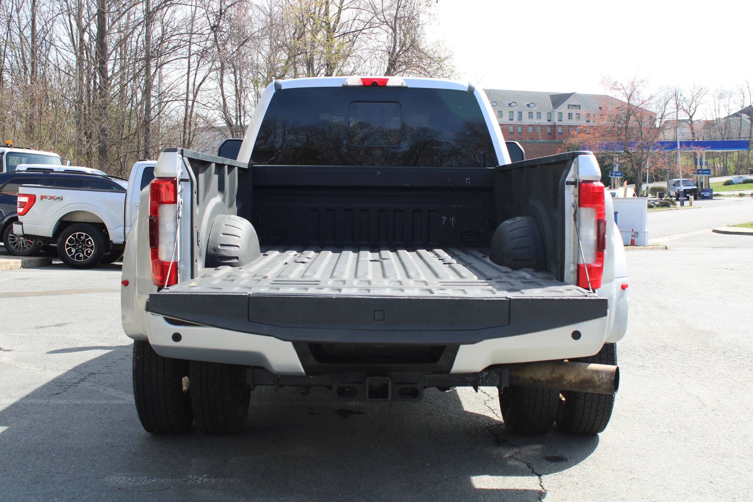 Used 2018 Ford F350 Platinum w/ Platinum Ultimate Package image 22