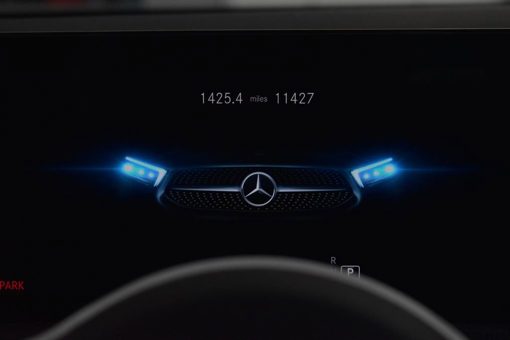 Used 2023 Mercedes-Benz CLA 250 4MATIC image 9