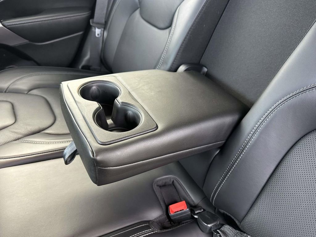 Used 2020 Jeep Cherokee Limited image 10