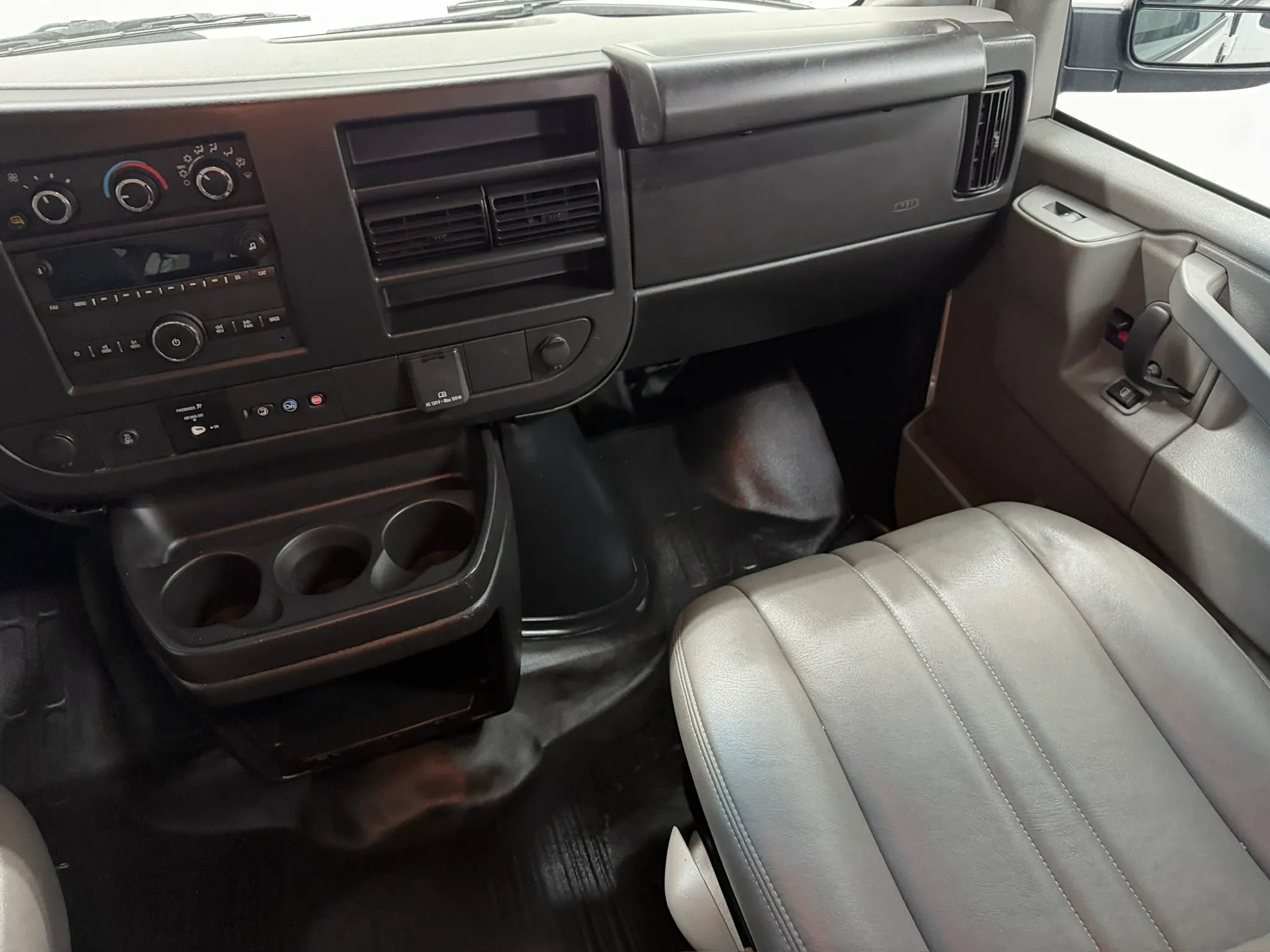 Used 2023 Chevrolet Express 3500 LS RWD image 23