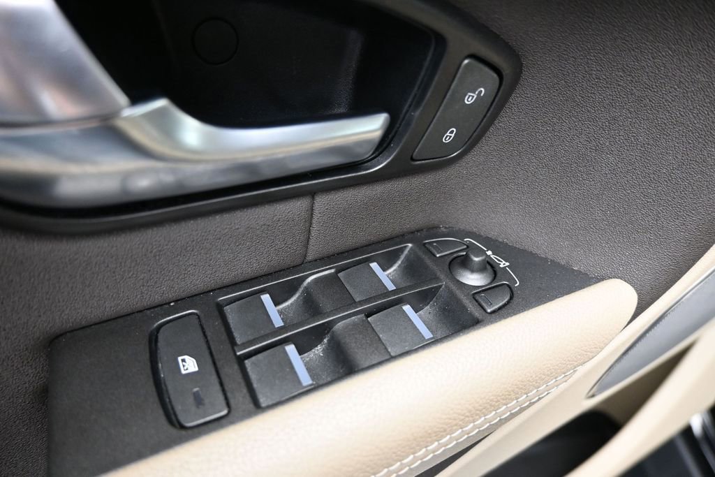Used 2018 Land Rover Range Rover Evoque SE AWD/4WD image 11