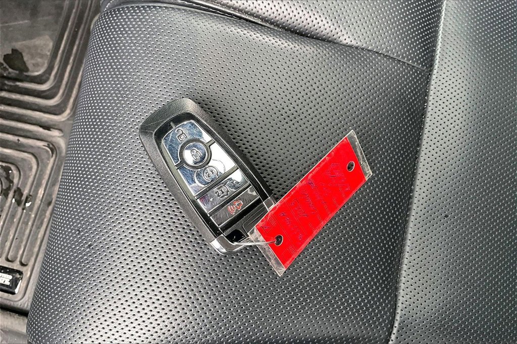 Used 2023 Lincoln Navigator Reserve image 9