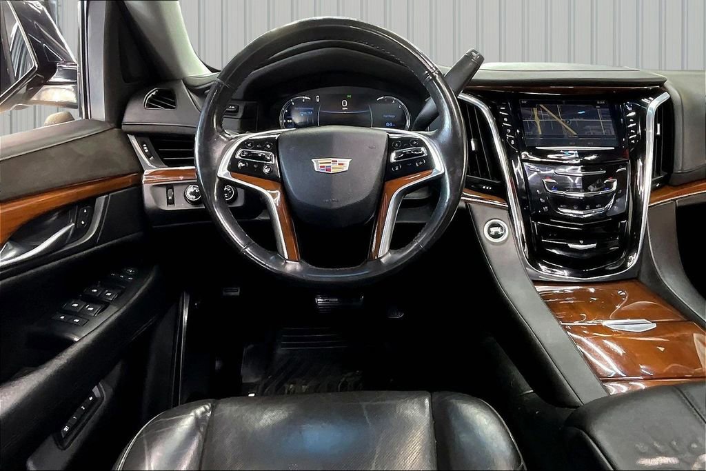 Used 2017 Cadillac Escalade Luxury AWD/4WD image 8