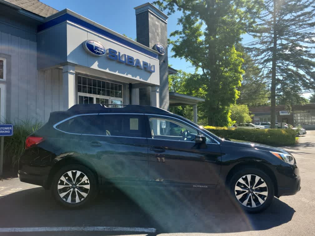 Used 2016 Subaru Outback 2.5i Limited AWD/4WD image 2