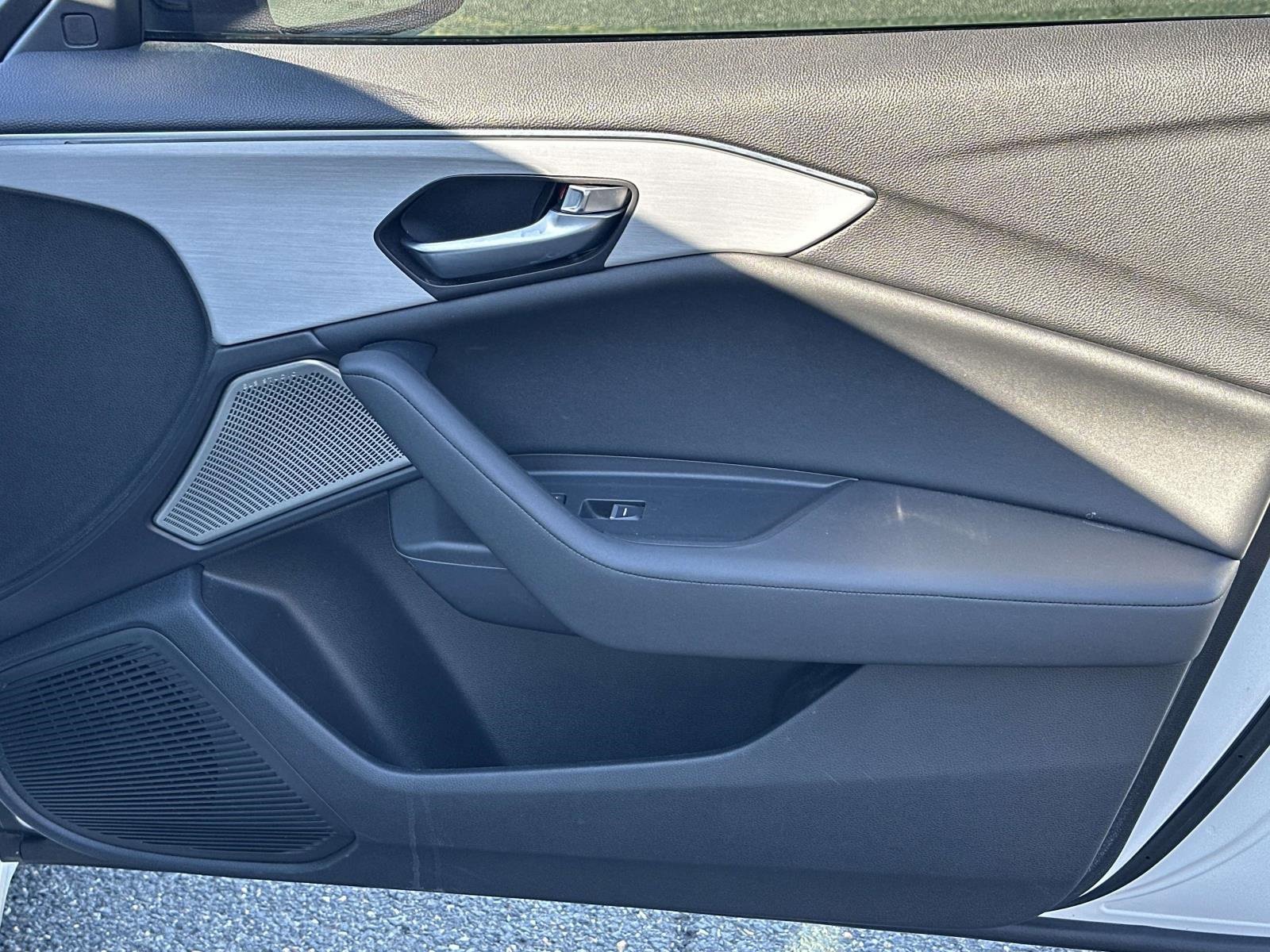 Certified 2022 Acura TLX w/ Technology Package image 3