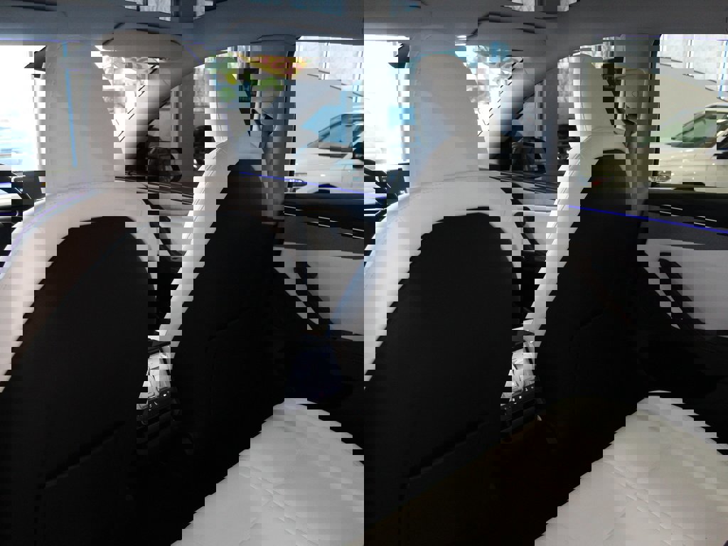 Used 2026 Tesla Model Y Long Range image 18