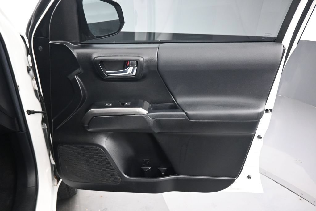 Used 2022 Toyota Tacoma TRD Off-Road RWD image 40