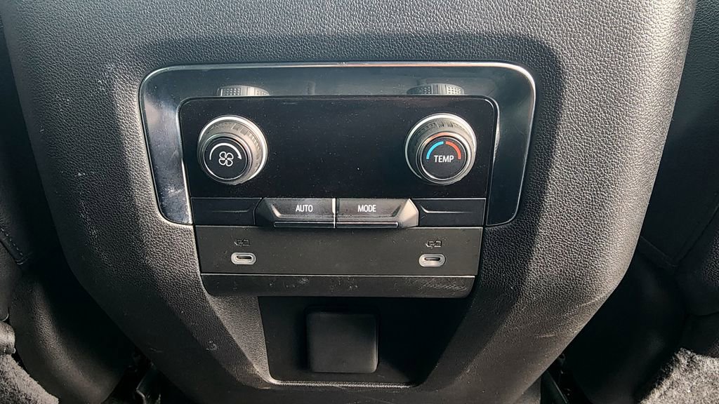 Used 2022 Chevrolet Suburban LT AWD/4WD image 55