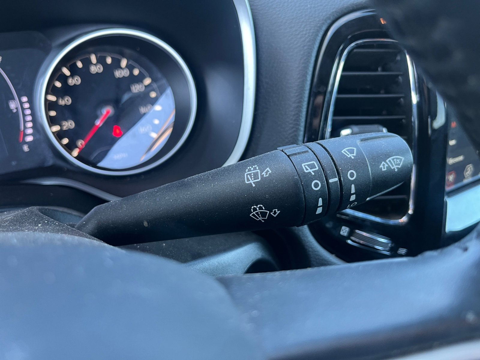 Used 2020 Jeep Compass Latitude image 11