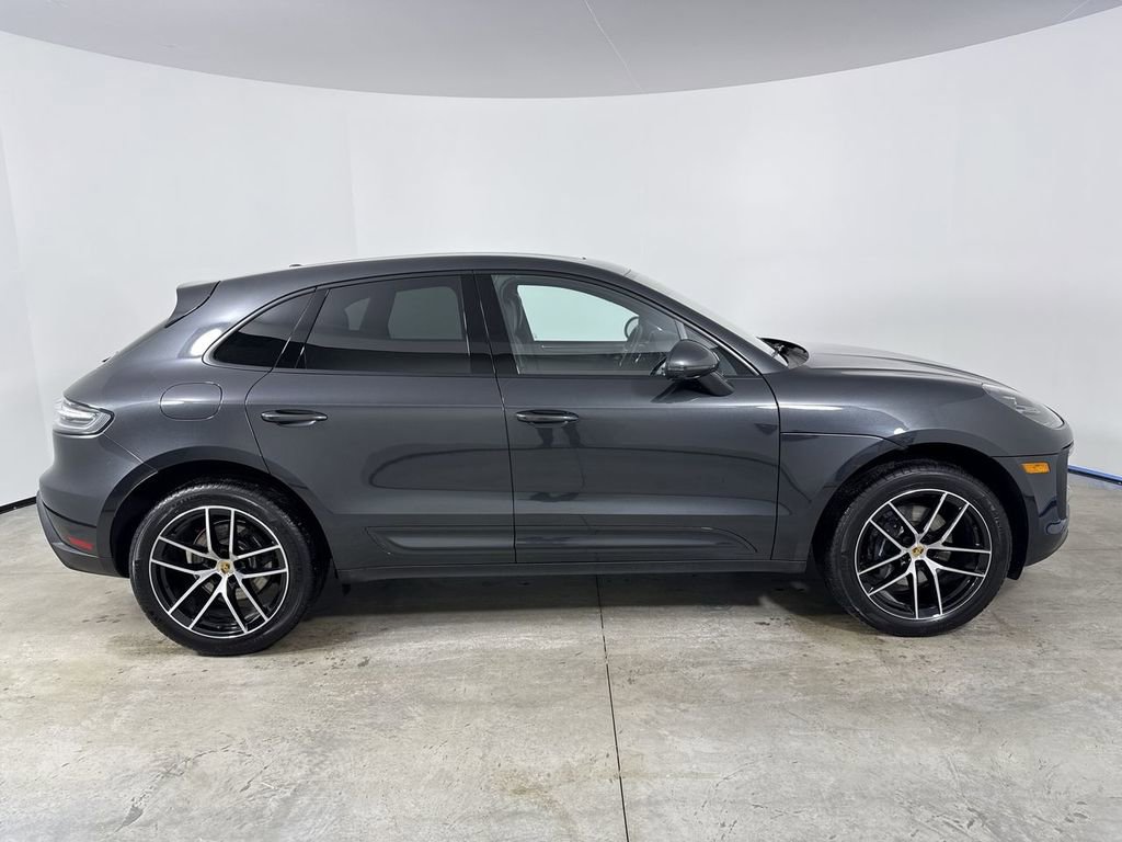 Certified 2025 Porsche Macan image 8
