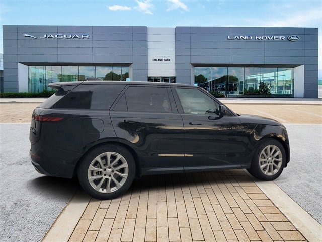 Certified 2025 Land Rover Range Rover Sport SE image 5