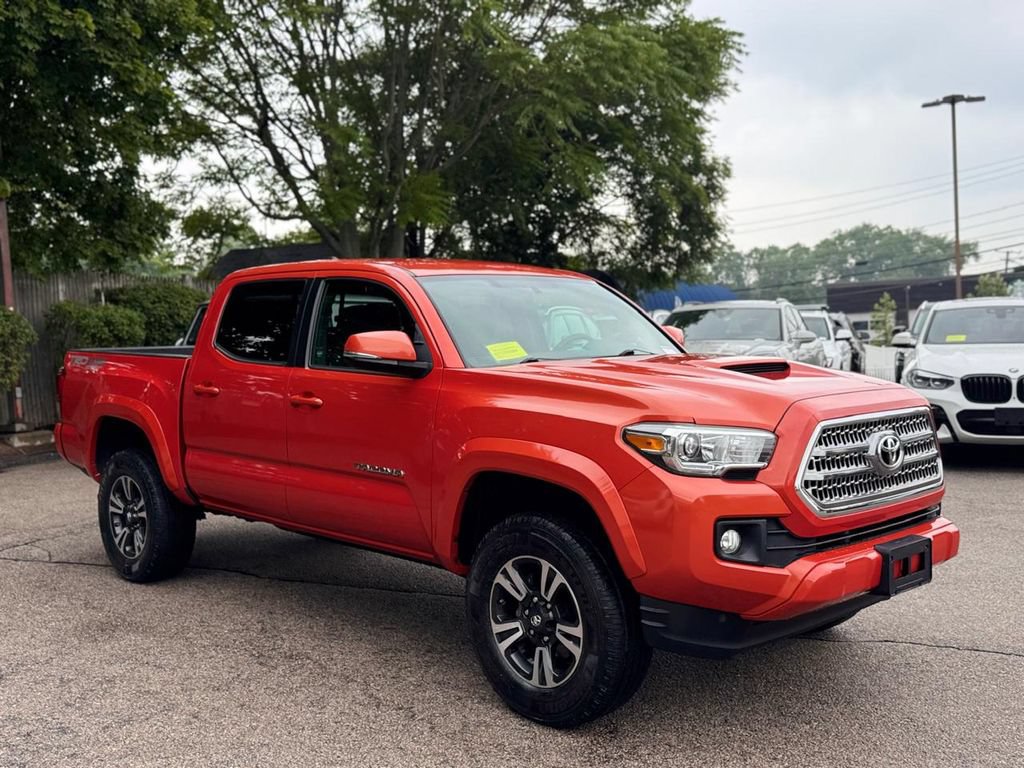 Used 2016 Toyota Tacoma TRD Sport w/ Towing Package AWD/4WD image 8