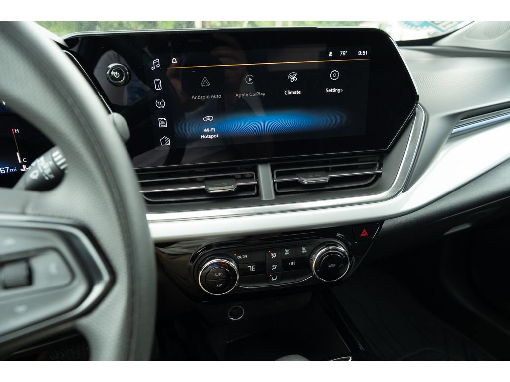 Used 2025 Chevrolet Trax LT FWD image 22