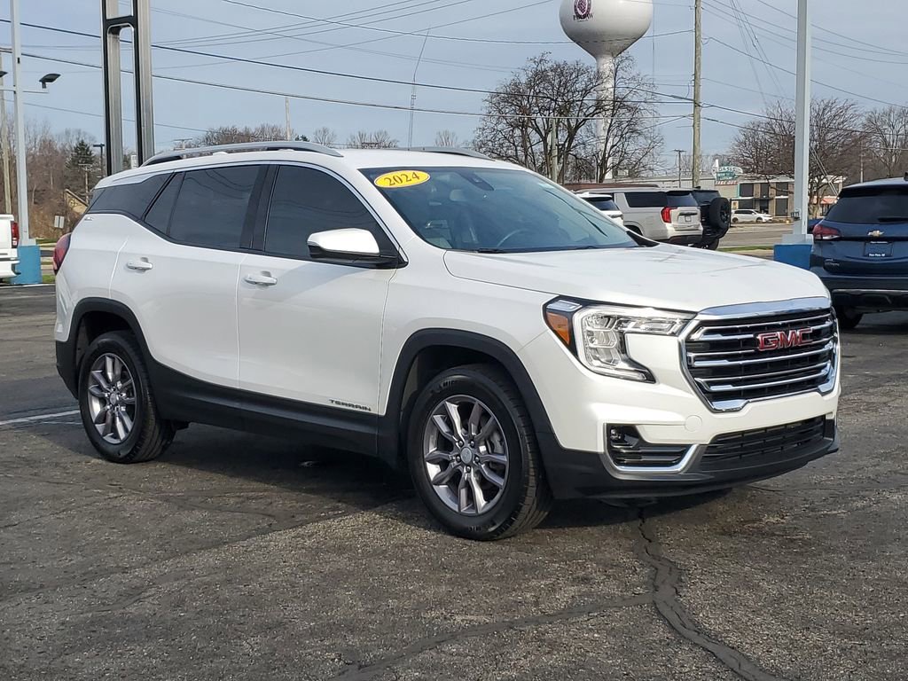 Used 2024 GMC Terrain SLT image 2