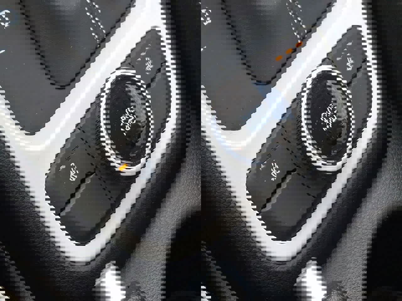 Used 2025 Hyundai Venue Limited image 25