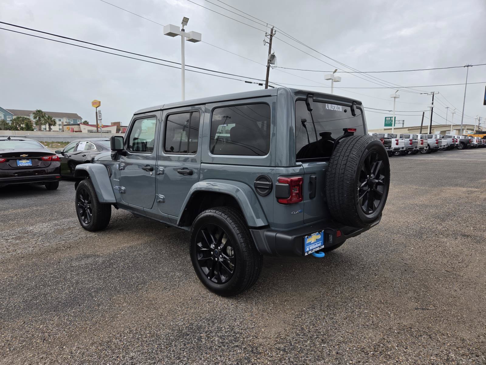 Used 2024 Jeep Wrangler Unlimited Sahara AWD/4WD image 3