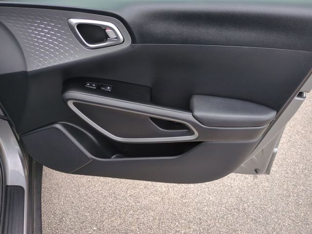 Used 2023 Kia Soul LX image 32