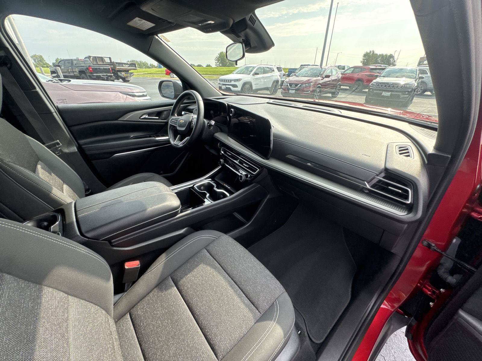 Used 2026 Chevrolet Traverse LT FWD image 17