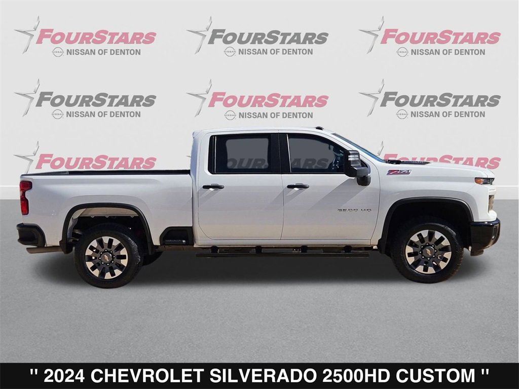 Used 2024 Chevrolet Silverado 2500 Custom w/ Custom Value Package image 3