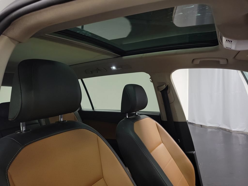 Used 2019 Volkswagen Tiguan SE w/ Panoramic Sunroof Package AWD/4WD image 34