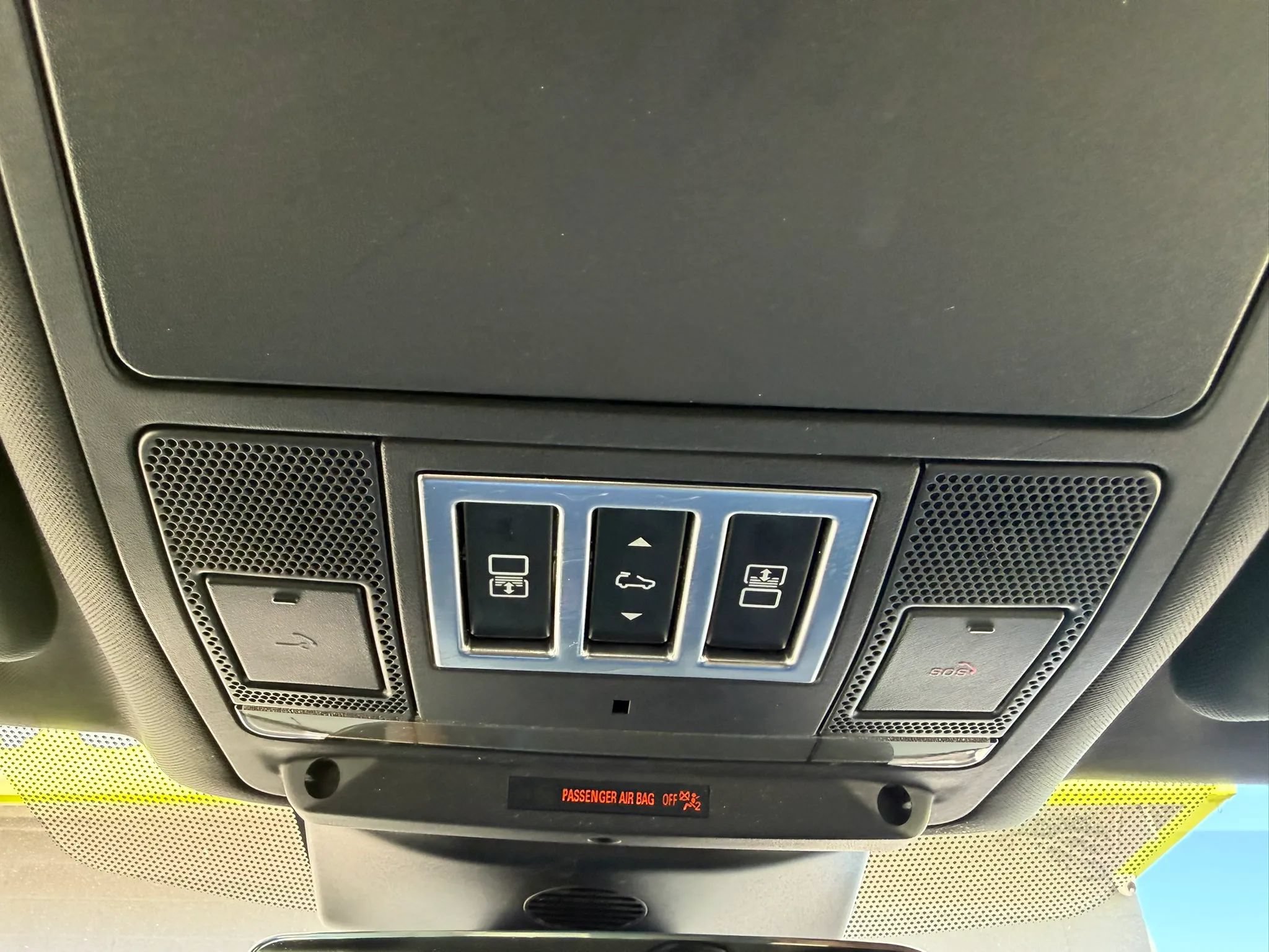 Used 2017 Land Rover Discovery SE AWD/4WD image 33