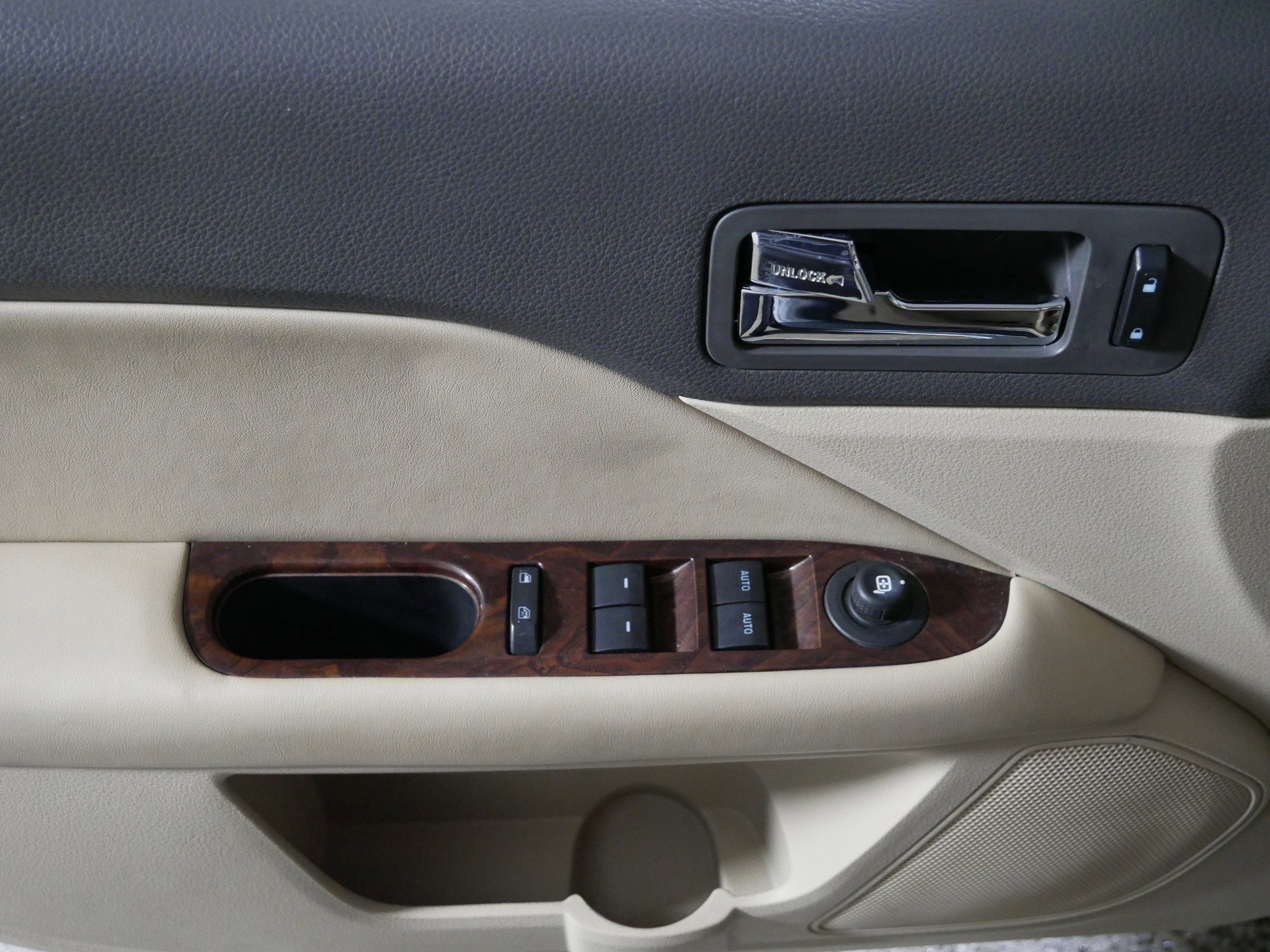 Used 2012 Ford Fusion SEL image 19