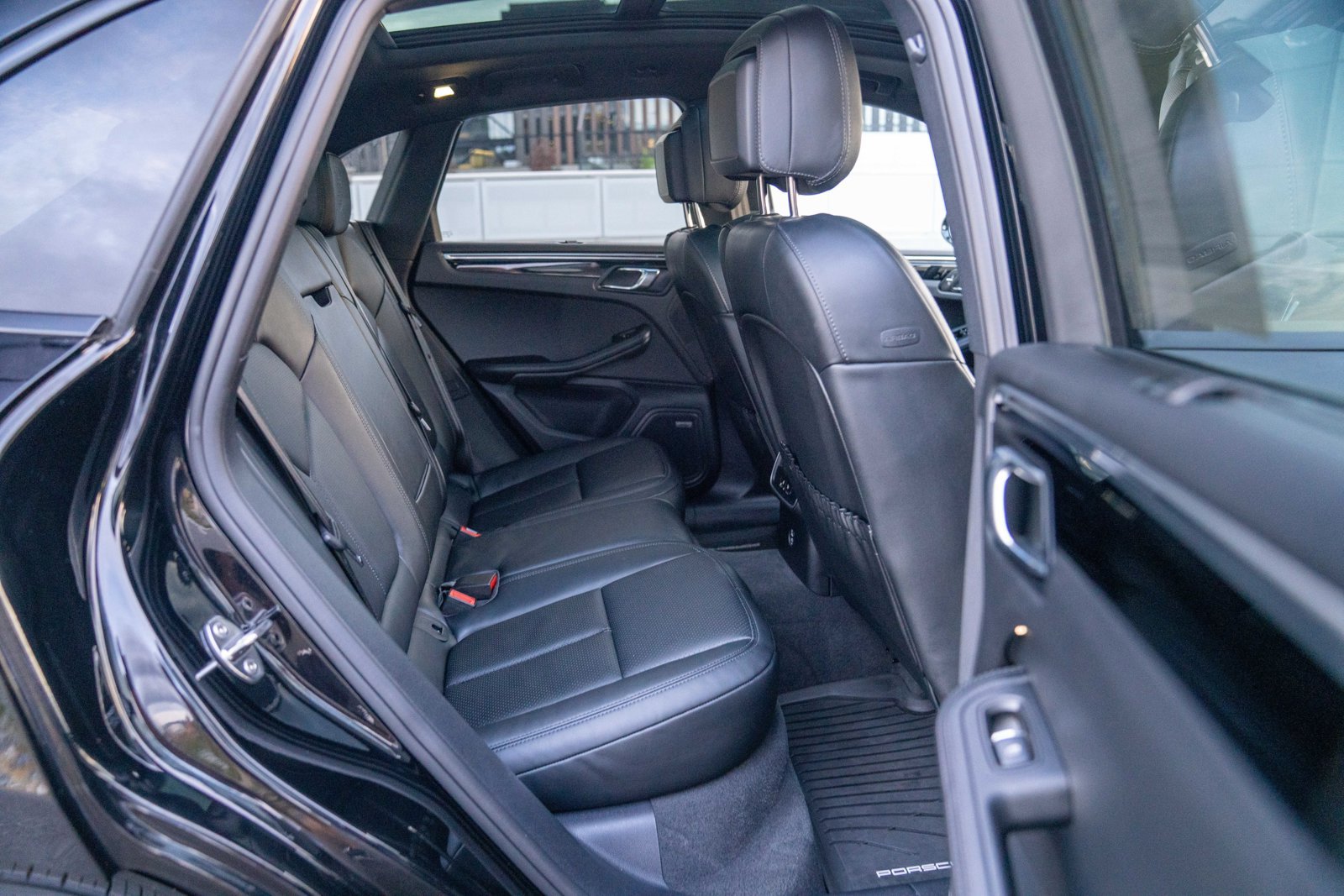 Certified 2026 Porsche Macan Turbo AWD/4WD image 25