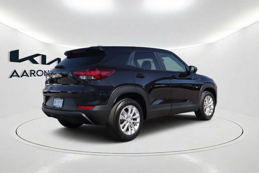 Used 2025 Chevrolet TrailBlazer LS w/ LS Convenience Package FWD image 4