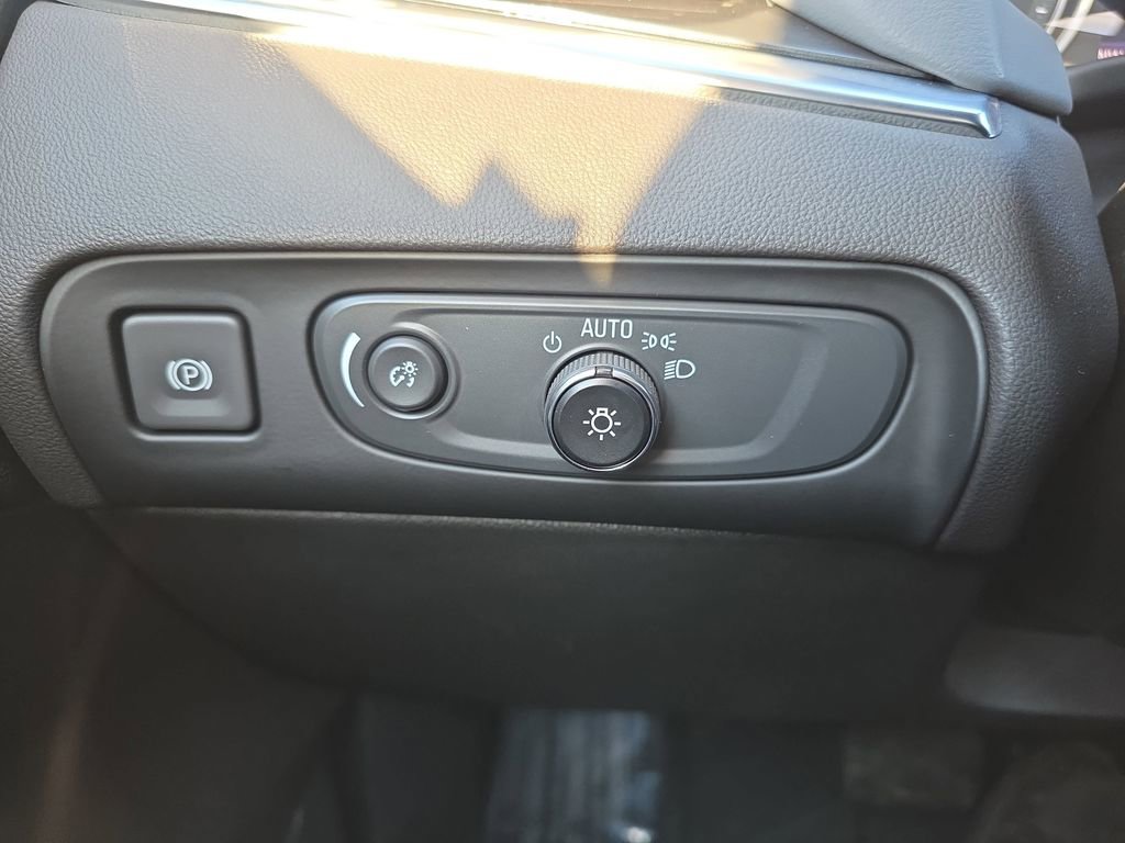 Used 2021 Buick Enclave Essence image 27