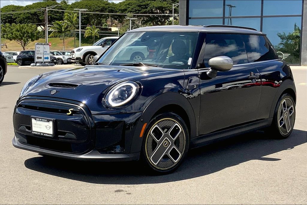Certified 2024 MINI Cooper SE image 3