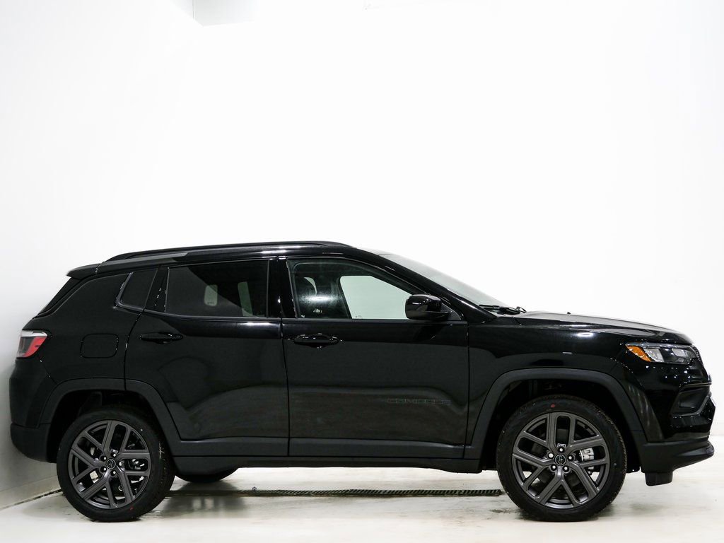 New 2026 Jeep Compass Latitude w/ Sun and Sound Group AWD/4WD image 5