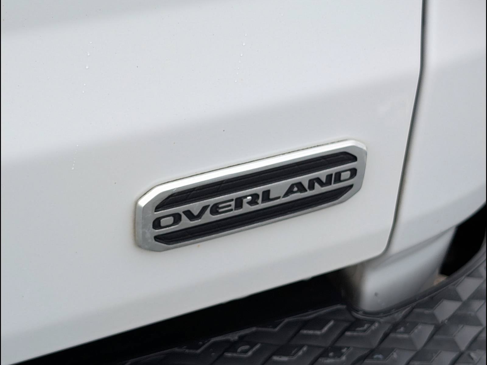 Used 2020 Jeep Gladiator Overland AWD/4WD image 9
