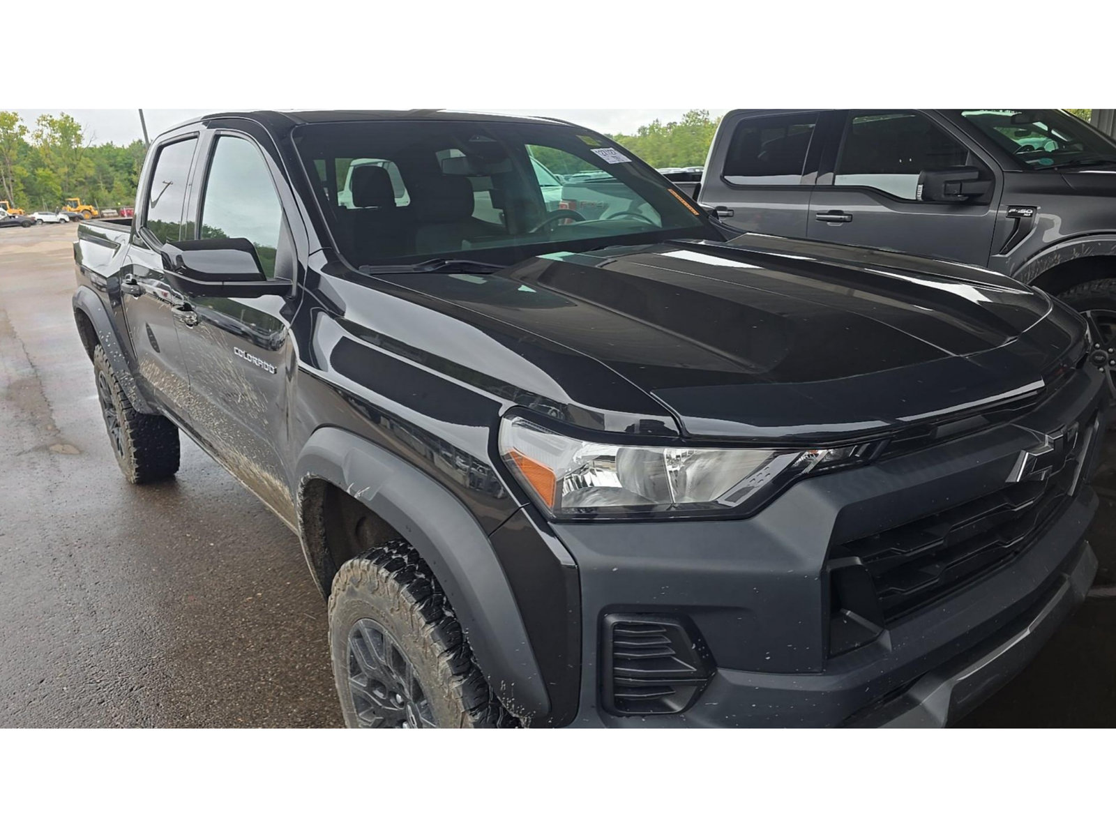 Used 2023 Chevrolet Colorado Trail Boss w/ Technology Package AWD/4WD image 2