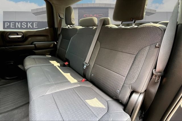 Used 2022 Chevrolet Silverado 1500 LT AWD/4WD image 26