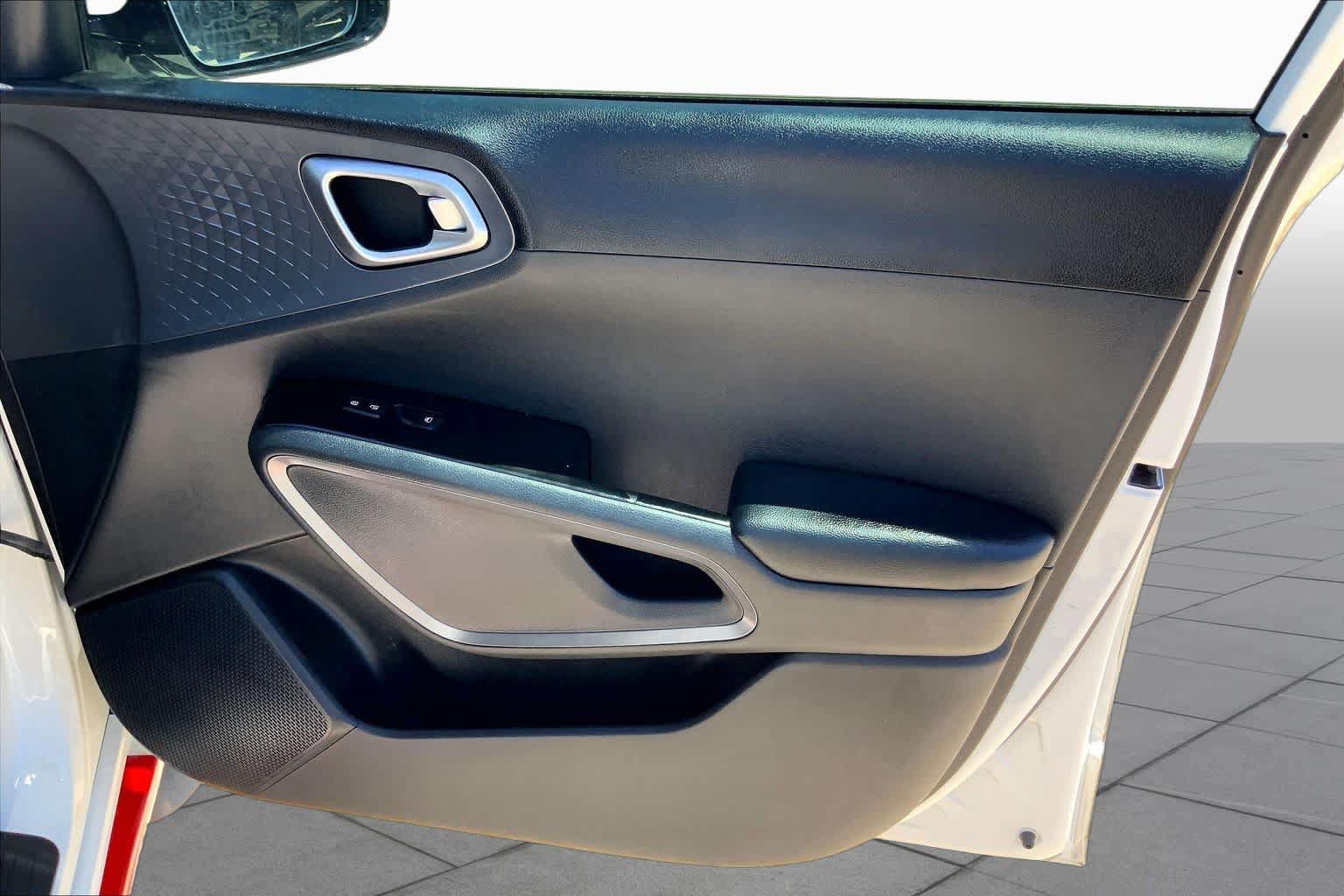 Used 2020 Kia Soul GT-Line FWD image 23