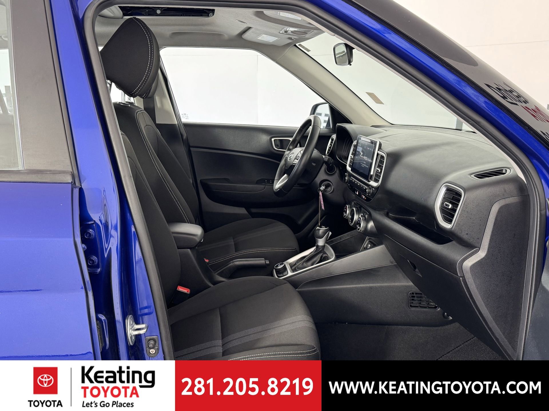 Used 2023 Hyundai Venue SEL image 21