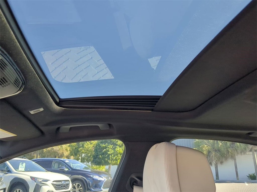 Used 2018 BMW M550i xDrive image 21