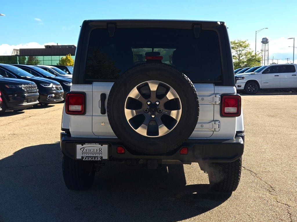 Used 2018 Jeep Wrangler Unlimited Sahara w/ Cold Weather Group image 13