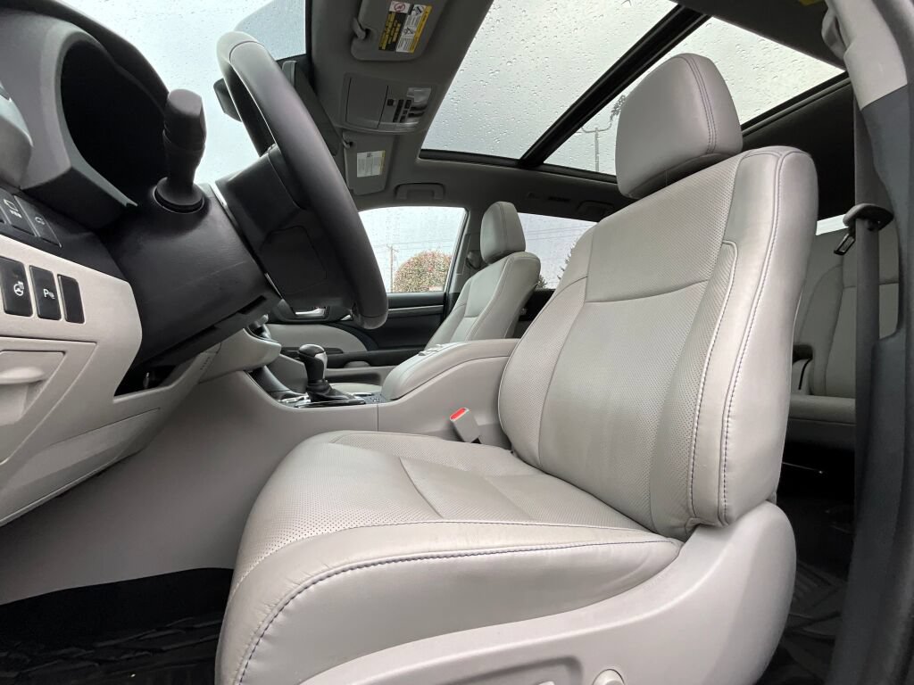Used 2019 Toyota Highlander Limited Platinum AWD/4WD image 10