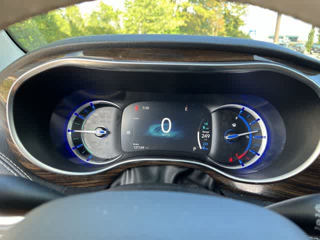Used 2021 Chrysler Pacifica Limited FWD image 30