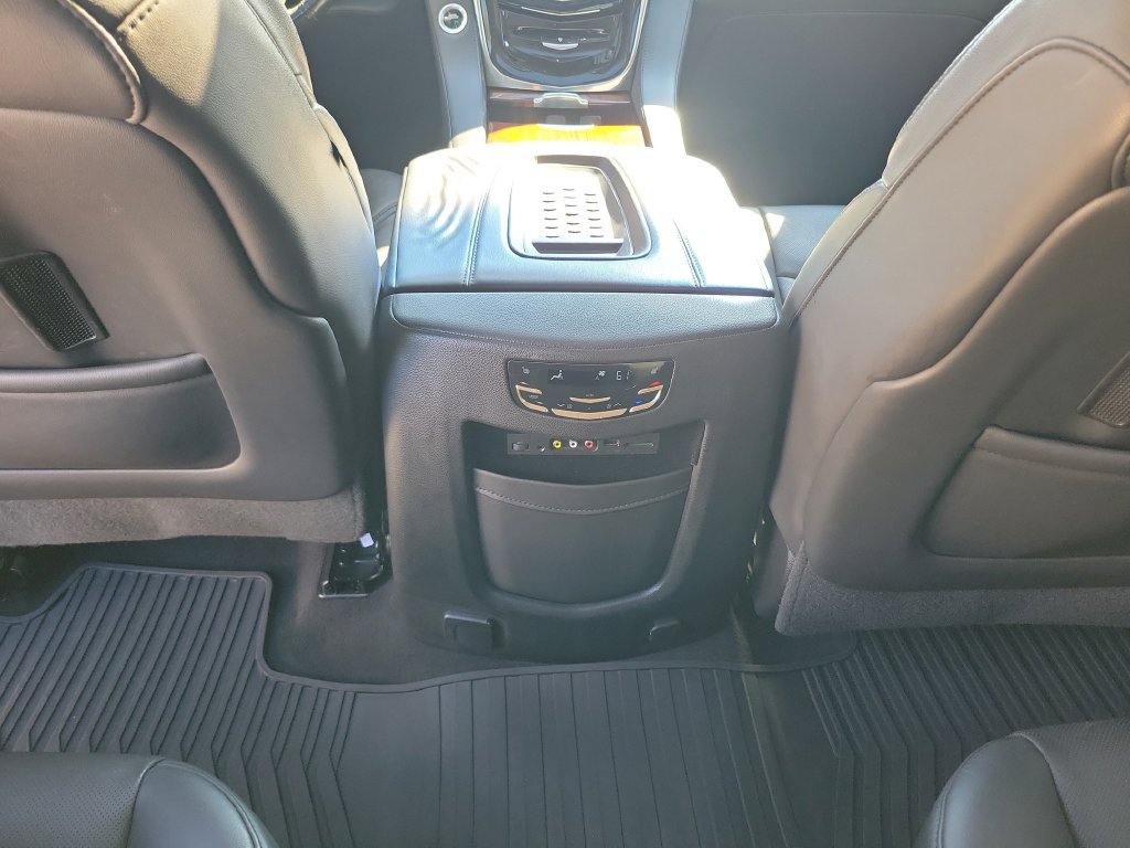 Used 2016 Cadillac Escalade Luxury AWD/4WD image 18