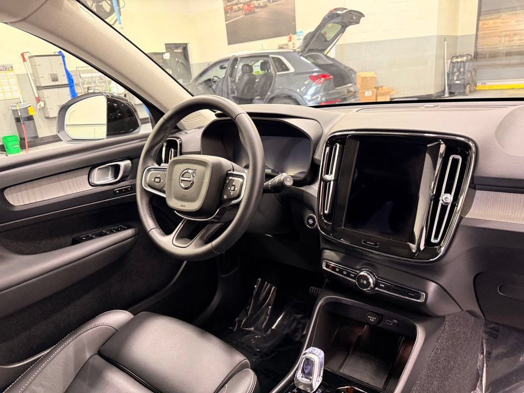 Used 2026 Volvo XC40 B5 Plus AWD/4WD image 30