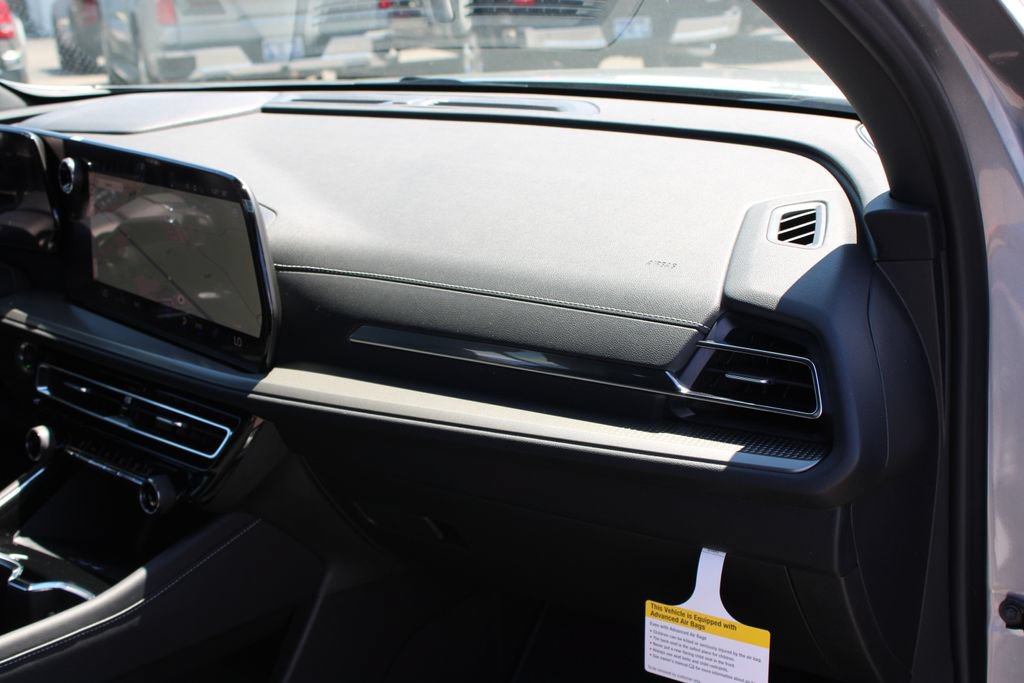 New 2026 Chevrolet Traverse LT w/ Midnight/Sport Edition FWD image 32