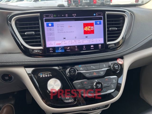 Used 2024 Chrysler Pacifica Select image 38