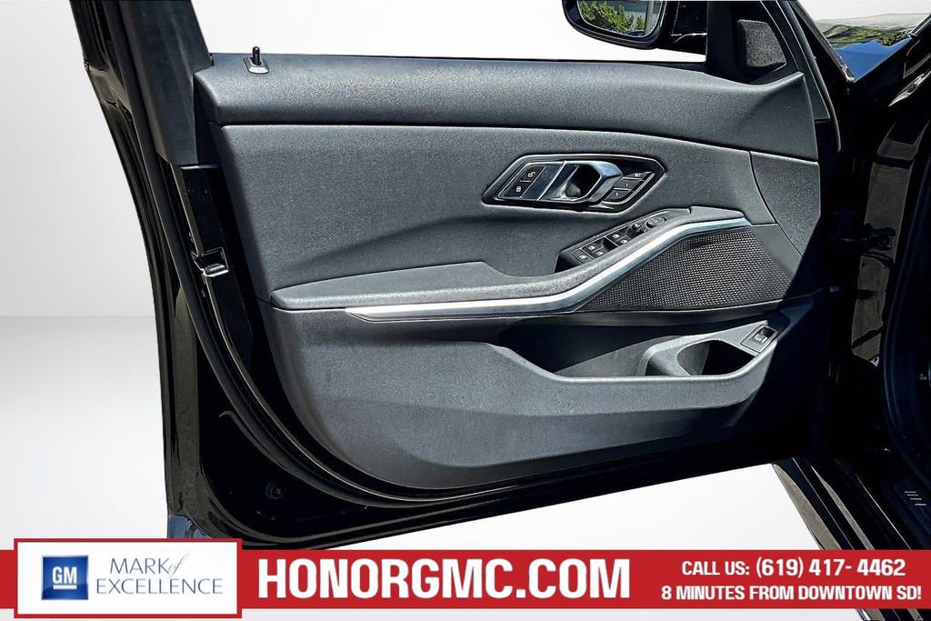 Used 2020 BMW 330i Sedan w/ M Sport Package RWD image 17