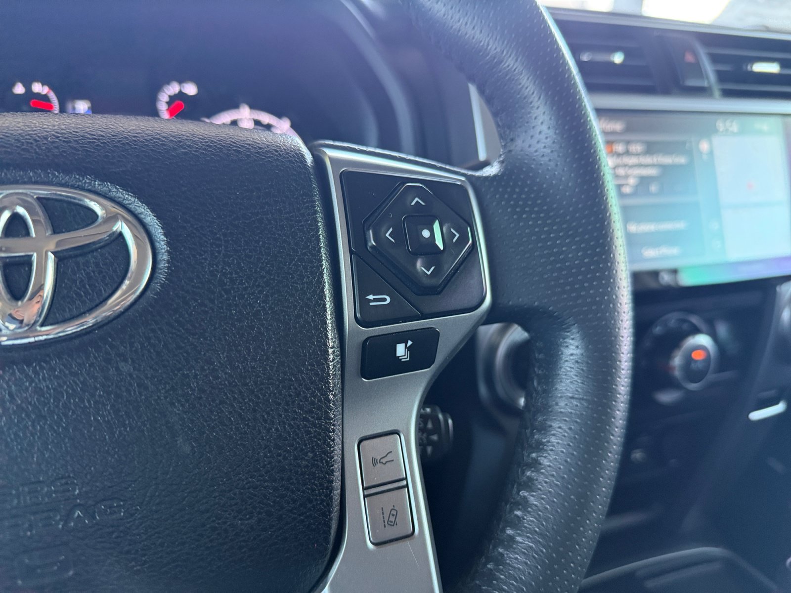 Used 2022 Toyota 4Runner SR5 Premium w/ Moonroof Package RWD image 20